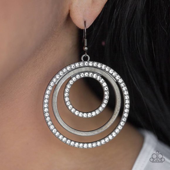 Paparazzi - Rippling Refinement Black Gunmetal Earring - Picture 1 of 1